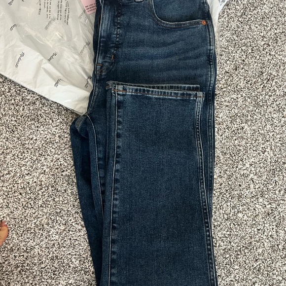 Madewell Curvy Mid-Rise Stovepipe Jeans - Picture 5 of 7